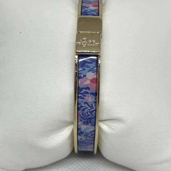Lilly Pulitzer Gold Navy Holy Flocksmolie Hinge Bracelet and Drawstring Bag NEW - Picture 2 of 8